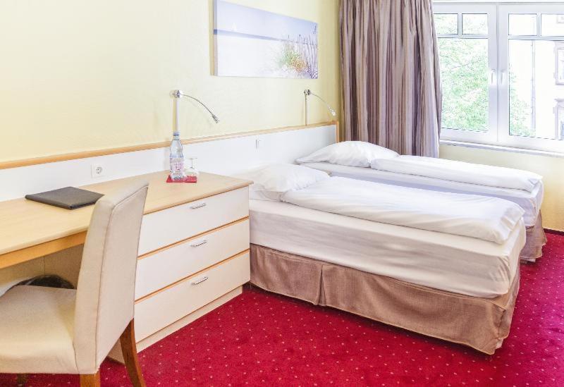 Hotel B99 Offenbach am Main Ruang foto
